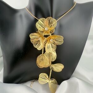 Famous Kate Middleton Gold Color Floral Necklace
